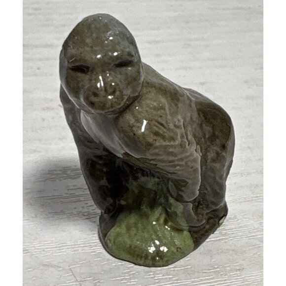 Wade England Ceramic Animal Gorilla Figurine Whimsies Red Rose Tea Gray - Picture 4 of 6